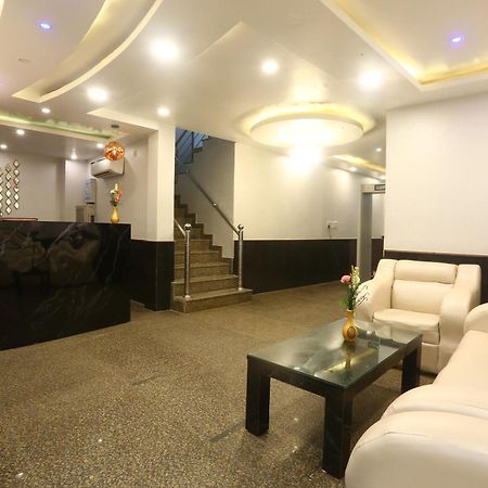 Hotel Earth Delhi  Exterior photo