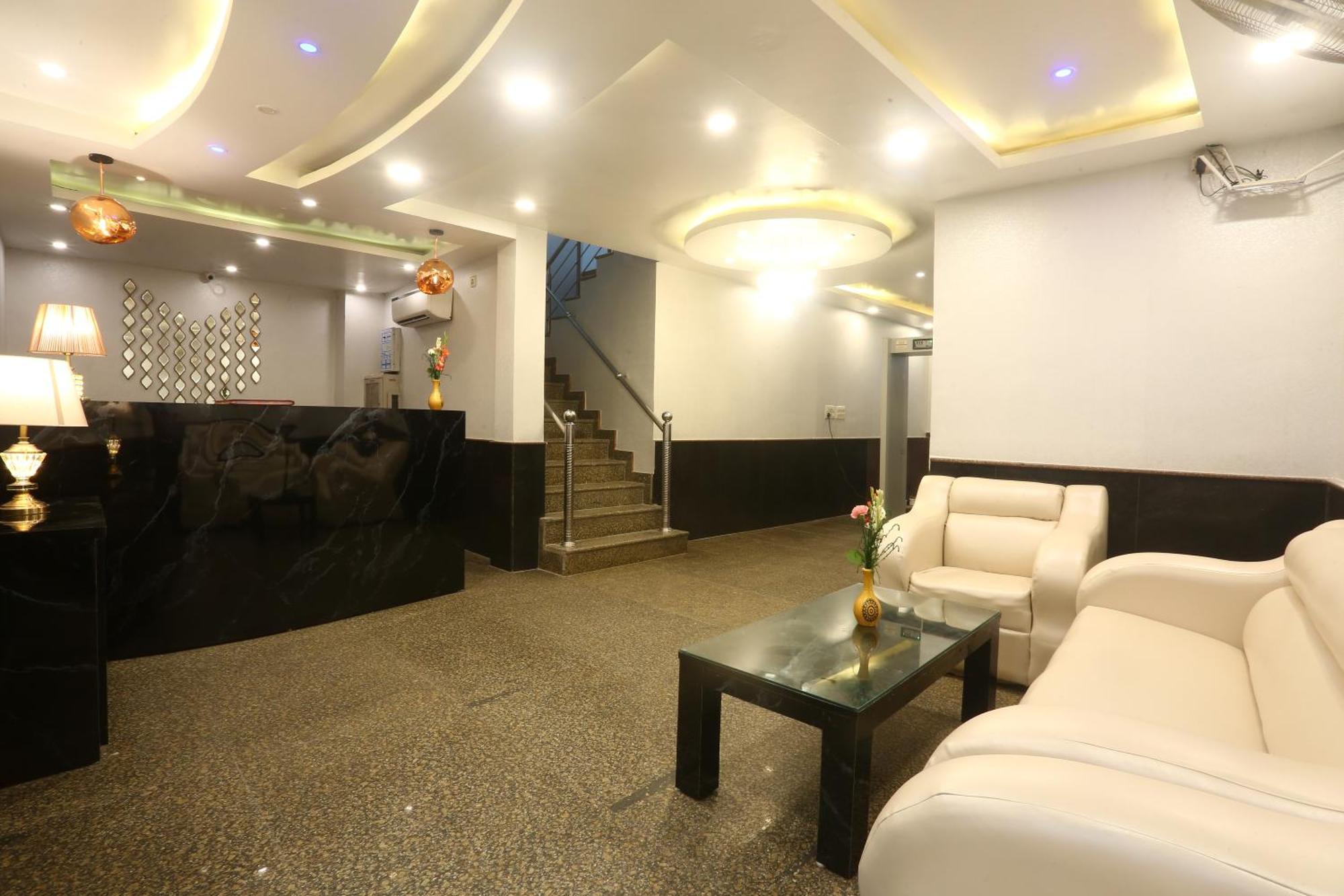 Hotel Earth Delhi  Exterior photo