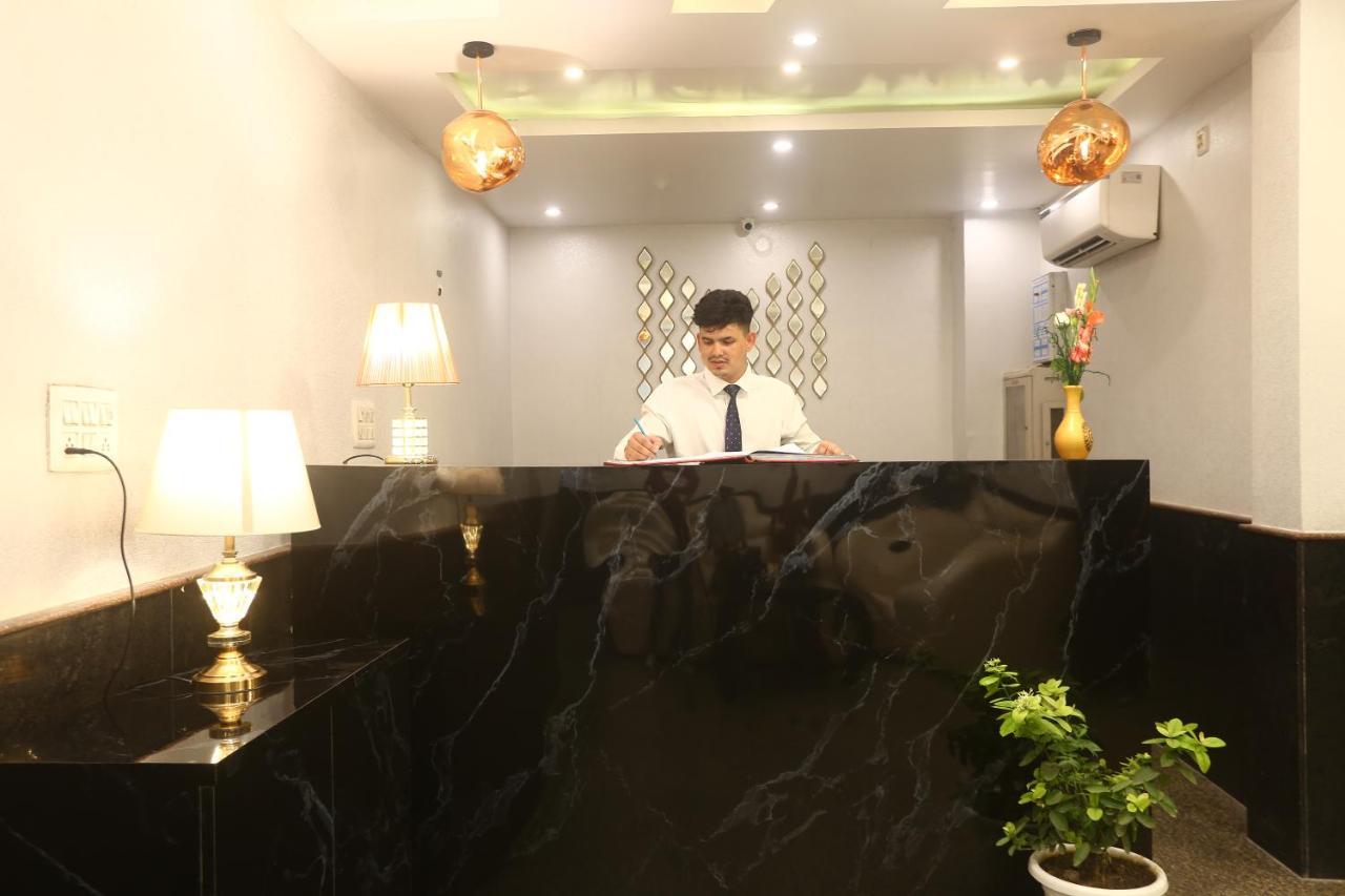 Hotel Earth Delhi  Exterior photo