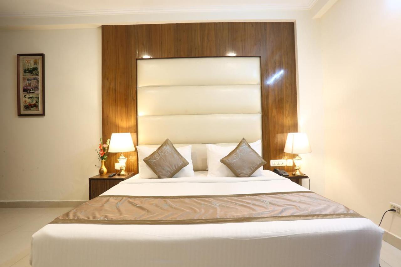 Hotel Earth Delhi  Exterior photo