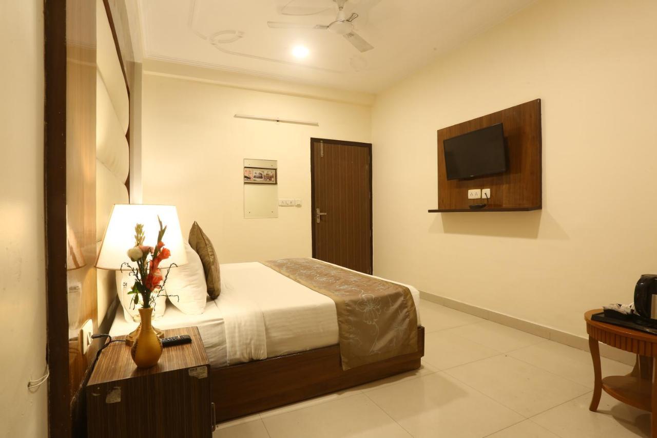 Hotel Earth Delhi  Exterior photo