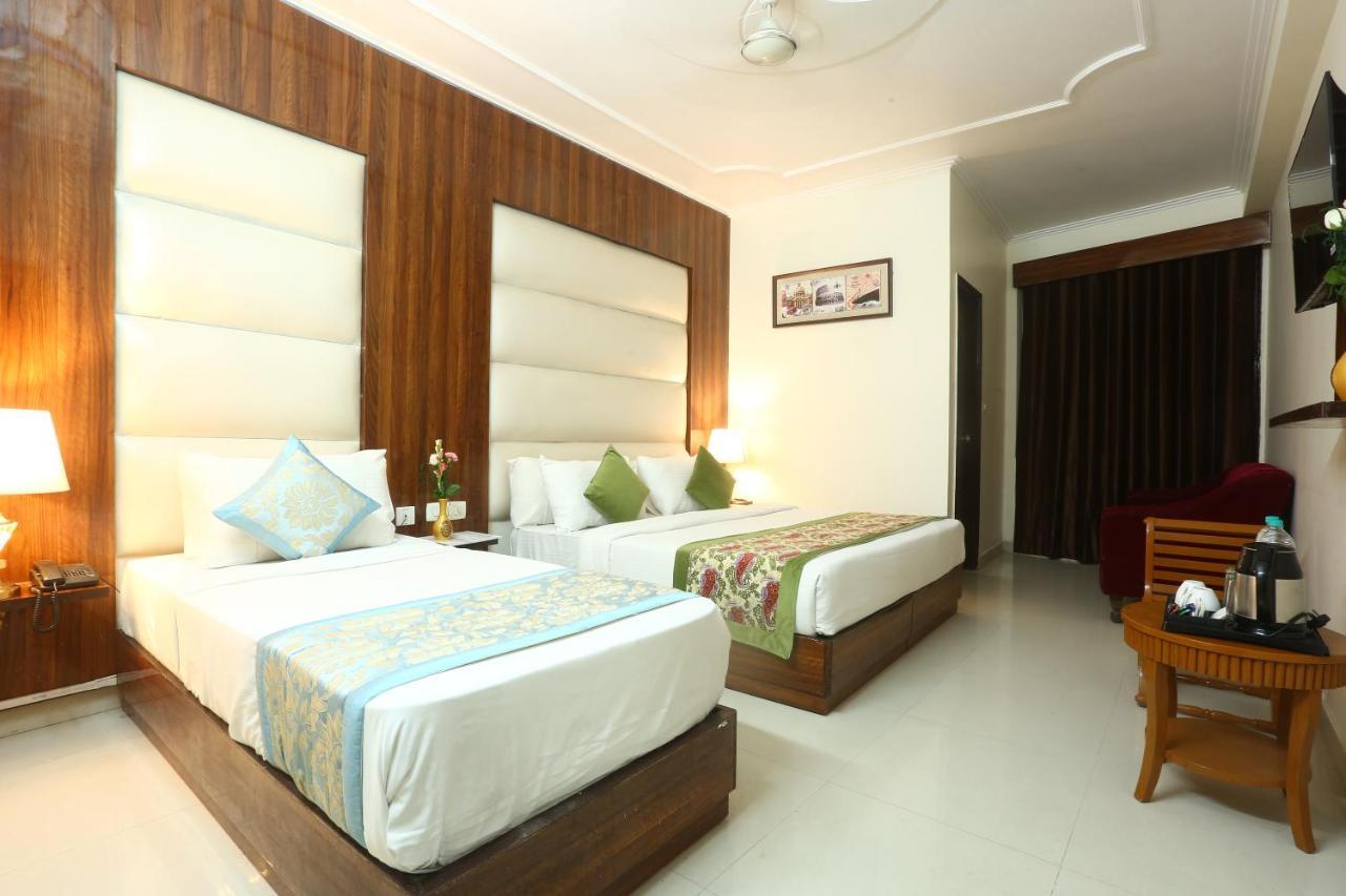 Hotel Earth Delhi  Exterior photo