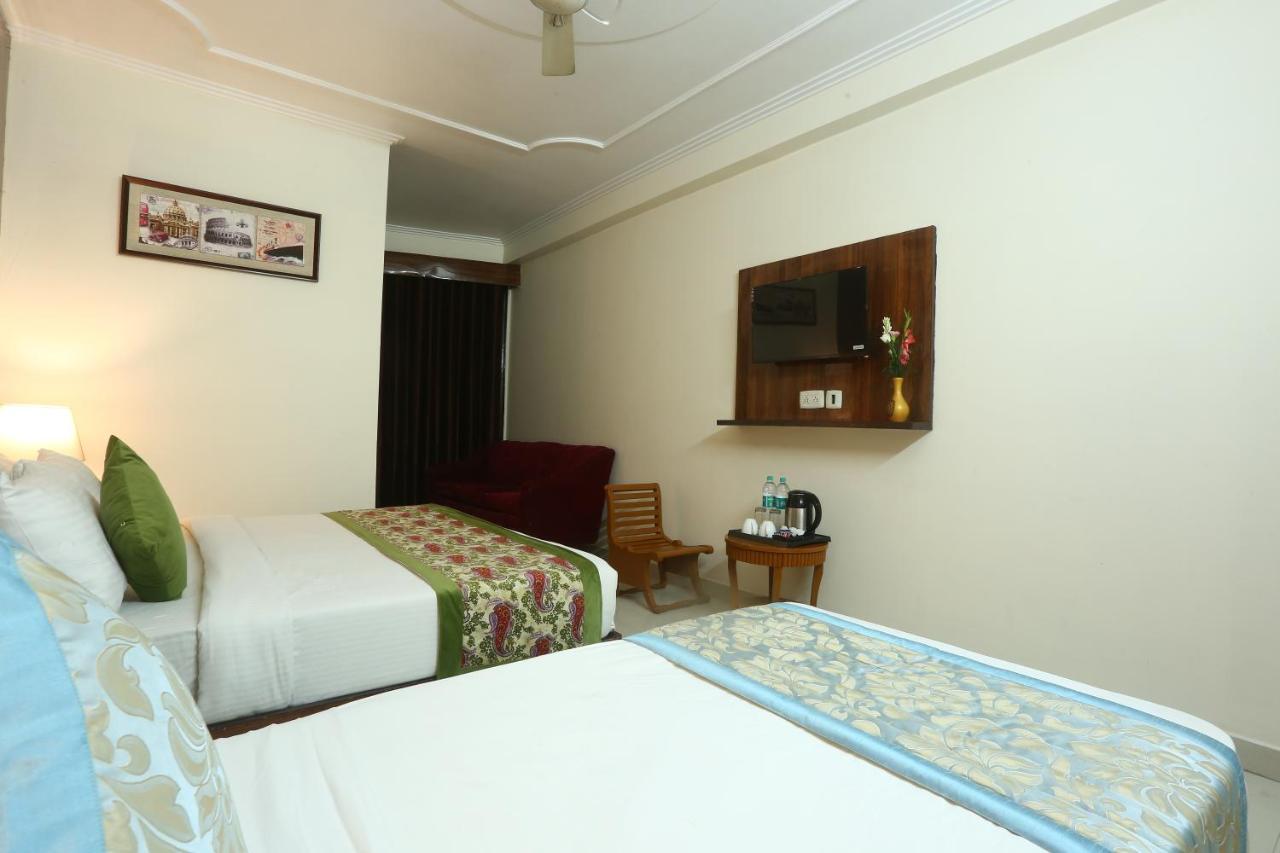 Hotel Earth Delhi  Exterior photo