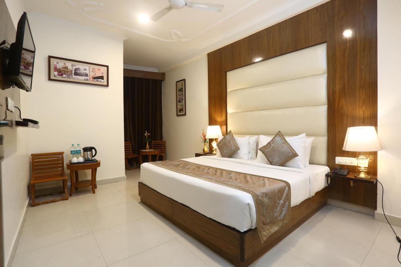 Hotel Earth Delhi  Exterior photo
