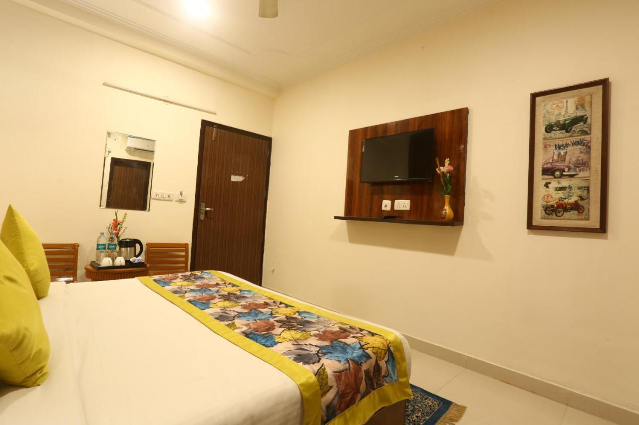 Hotel Earth Delhi  Exterior photo