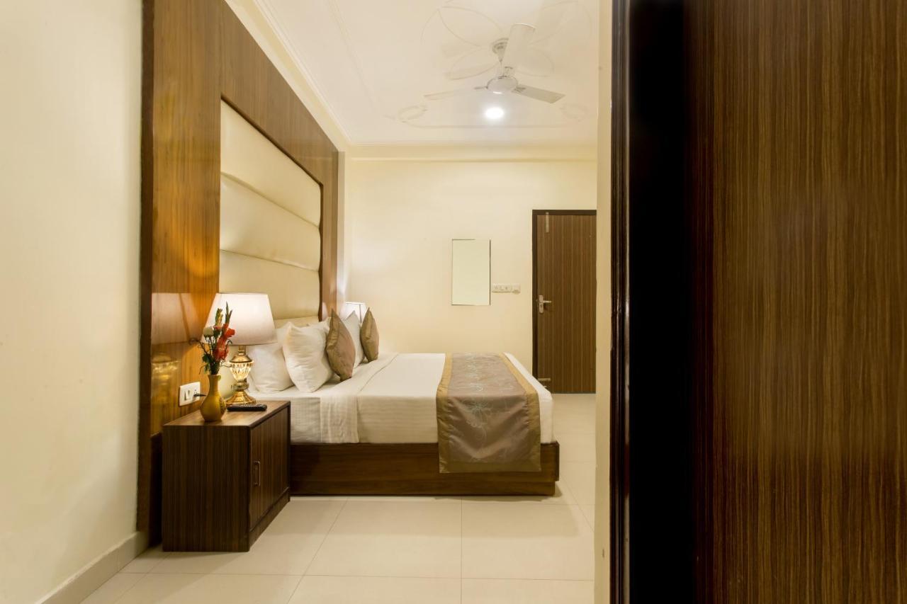 Hotel Earth Delhi  Exterior photo