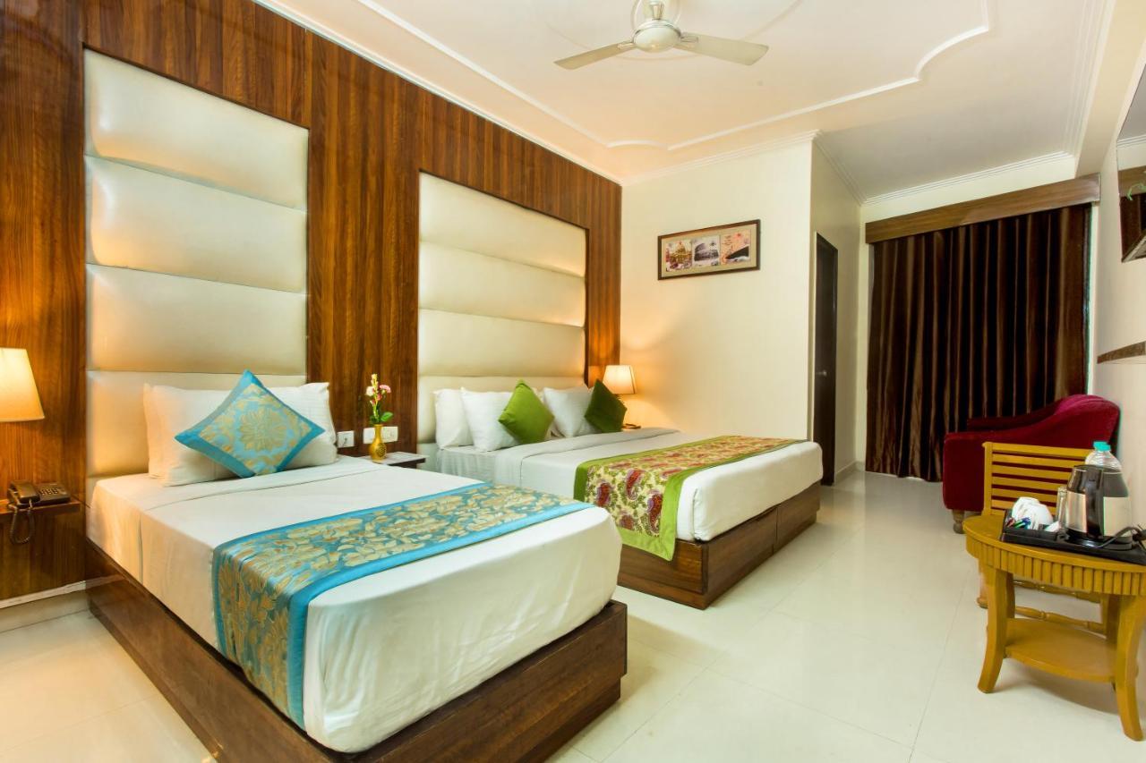 Hotel Earth Delhi  Exterior photo
